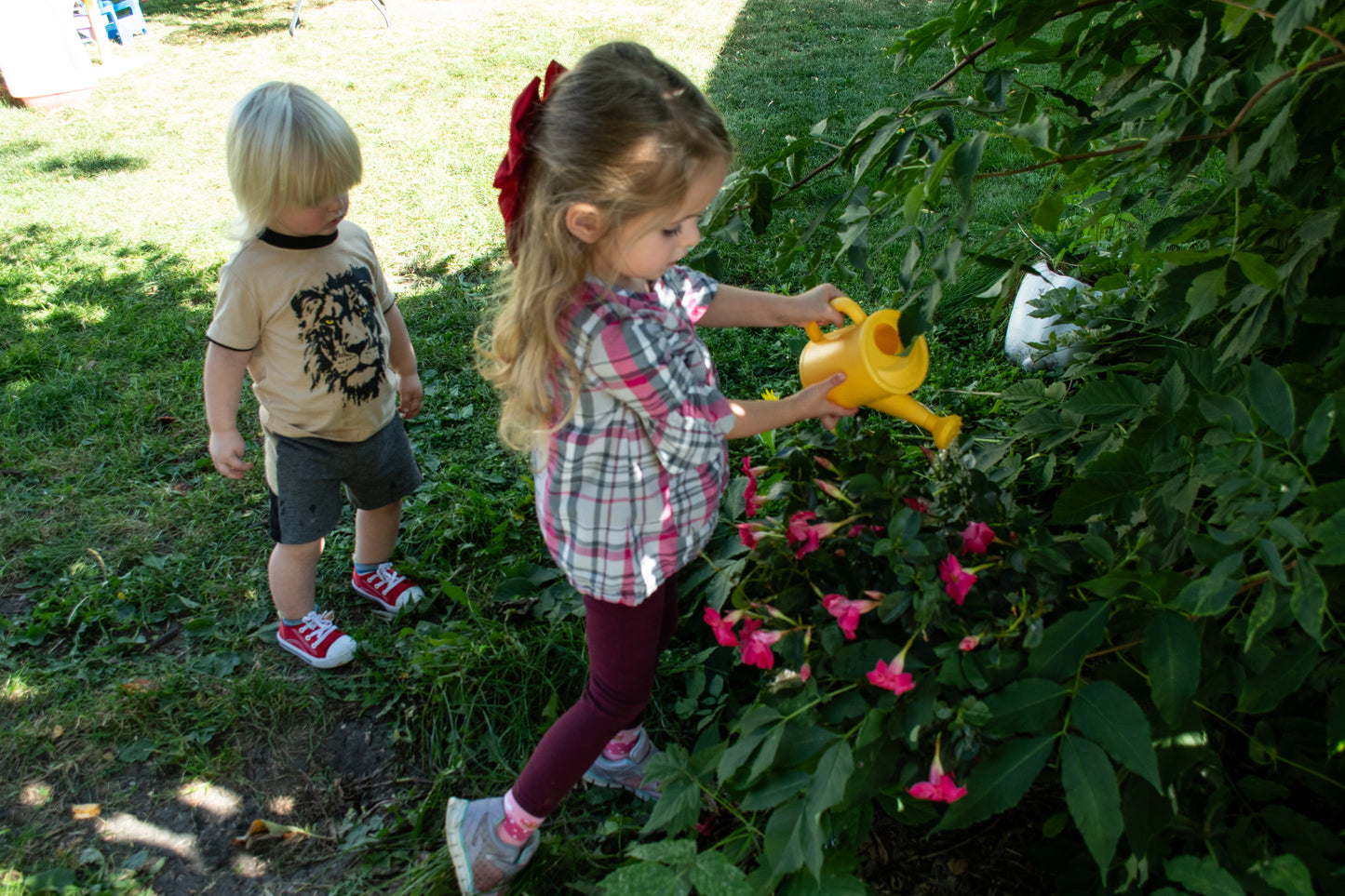 Kids Garden Tool Set – with Trowel, Shovel, Rake, Watering Can & Tote Bag – Ages 3+